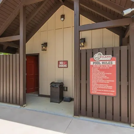 New 3 Bedroom Apt Ada Compliant Sleeps 8